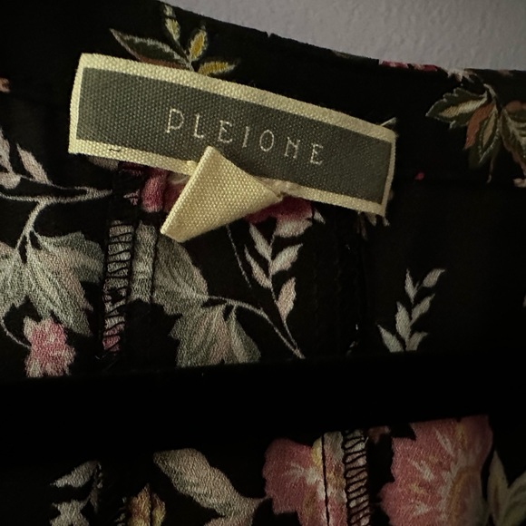 Pleione Black Floral Top Size XL - Picture 7 of 10
